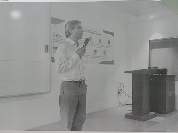Seminar on Entrepreneurship by IIT Alumni (1) Seminar on Entrepreneurship by IIT Alumni (1)